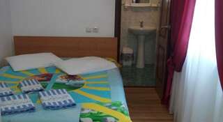 Гостиница Valeri Витязево Стандартный двухместный номер с 1 кроватью и общей ванной комнатой-1